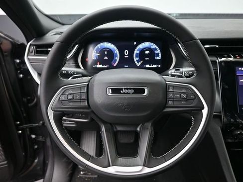 New 2025 Jeep Grand Cherokee Altitude image 27