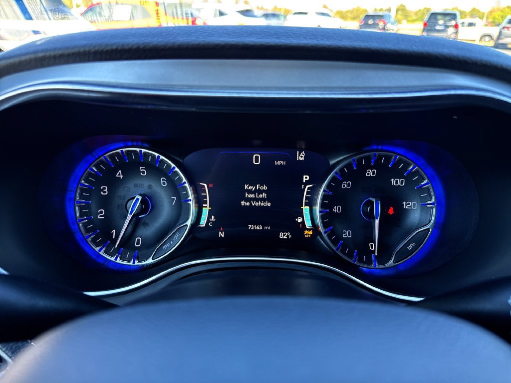 Used 2025 Chrysler Pacifica Limited FWD image 15