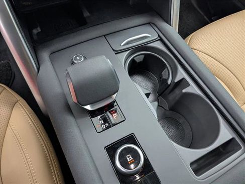 New 2025 Land Rover Discovery Dynamic SE image 18