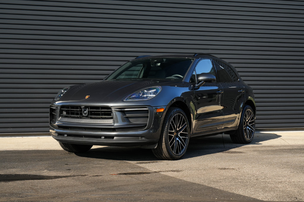 Certified 2026 Porsche Macan AWD/4WD image 1