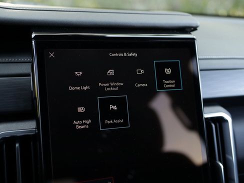 Used 2025 GMC Acadia Elevation image 16