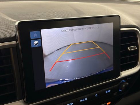 Used 2025 Hyundai Venue SEL FWD image 24