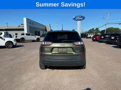 Used 2019 Jeep Cherokee Latitude Plus AWD/4WD image 6