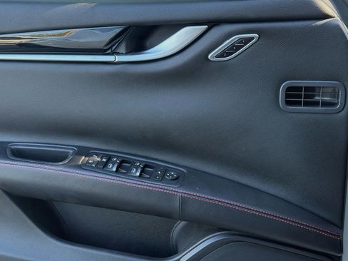 Used 2017 Maserati Ghibli S image 23