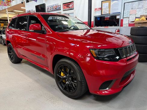 Used 2018 Jeep Grand Cherokee Trackhawk AWD/4WD image 3