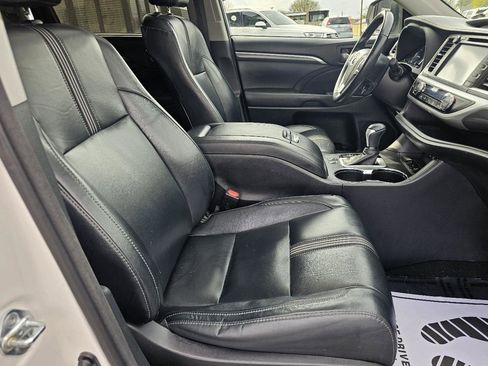 Used 2017 Toyota Highlander SE image 54