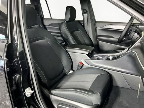 New 2026 Jeep Grand Cherokee L 4WD image 12