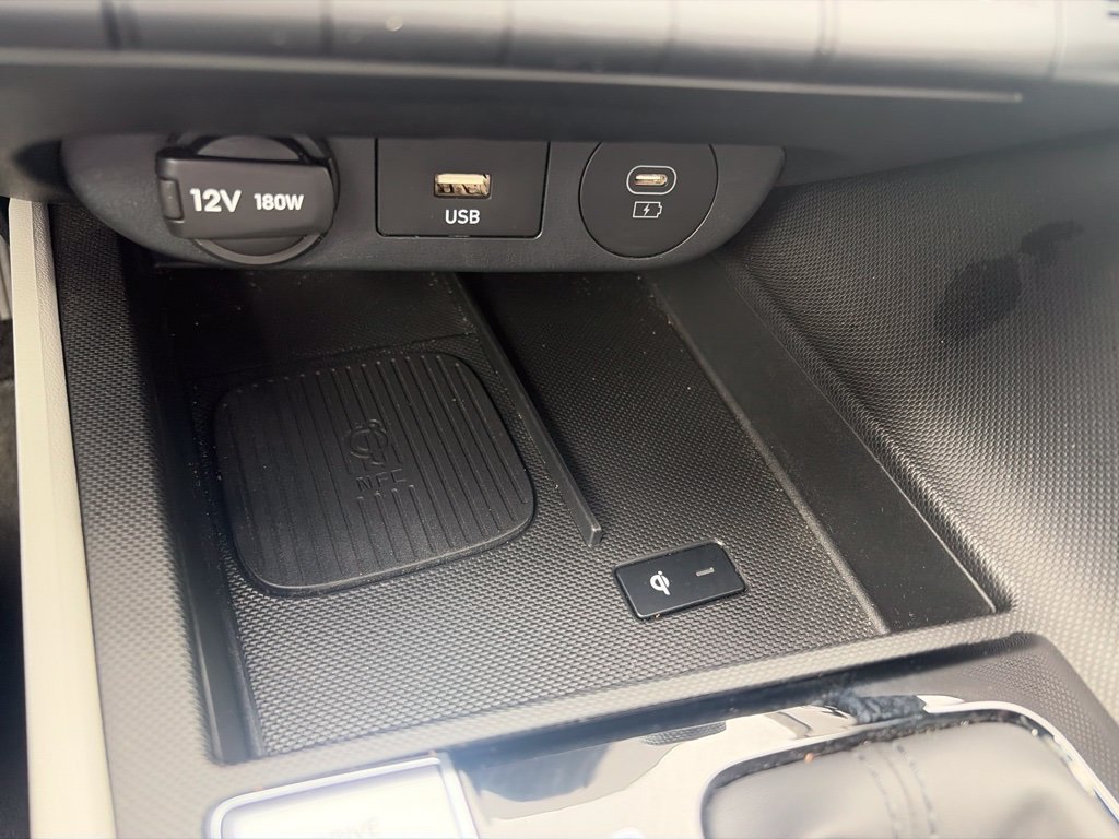 Certified 2025 Hyundai Elantra Limited FWD image 29