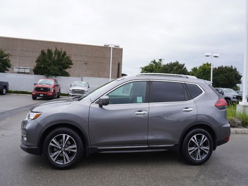 Used 2017 Nissan Rogue SL w/ SL Premium Package FWD image 6