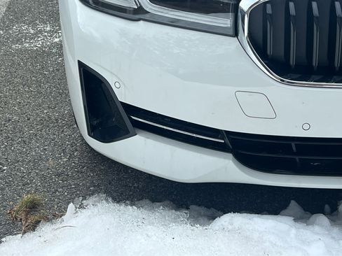 Used 2023 BMW 530i xDrive w/ Premium Package image 4