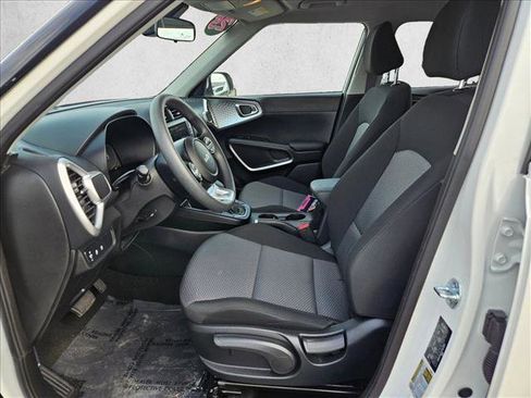 Used 2025 Kia Soul LX w/ LX Technology Package image 16