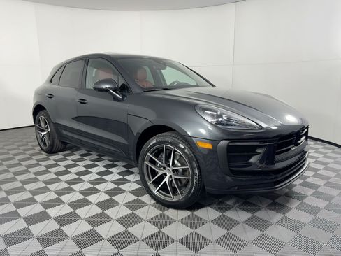 Certified 2026 Porsche Macan AWD/4WD image 7