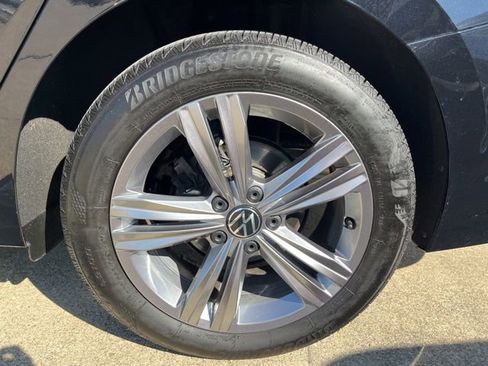 Used 2022 Volkswagen Jetta SE FWD image 24