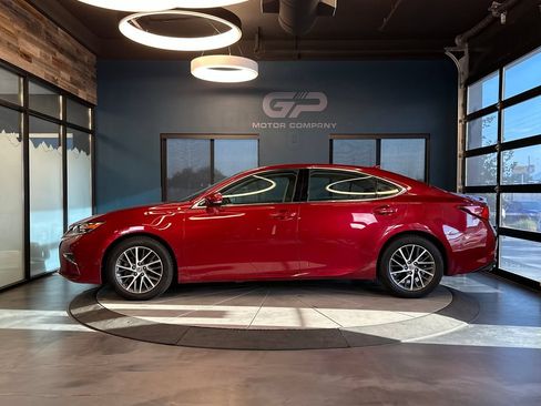 Used 2017 Lexus ES 350 w/ Luxury Package FWD image 6