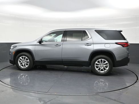 Used 2023 Chevrolet Traverse LS image 2