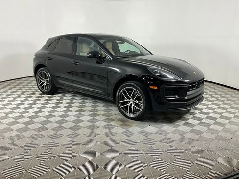 Used 2023 Porsche Macan image 6