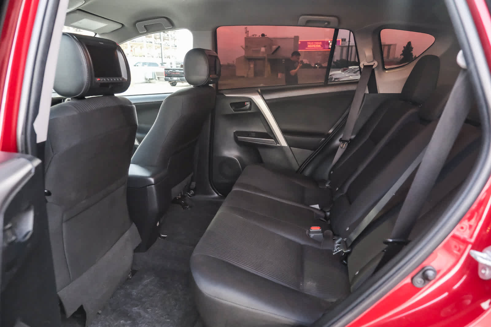 Used 2018 Toyota RAV4 LE w/ All Weather Liner Package FWD image 18