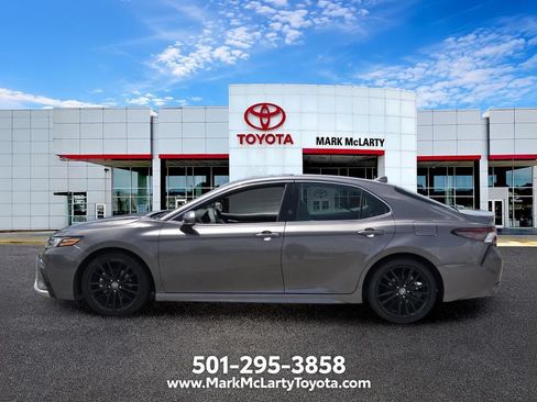 Used 2024 Toyota Camry XSE FWD image 2