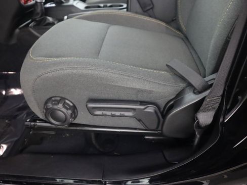 Used 2024 Jeep Wrangler Unlimited image 29