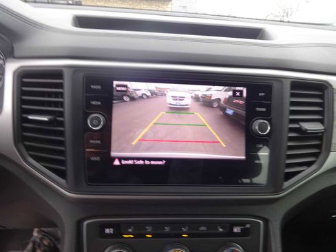 Used 2020 Volkswagen Atlas Cross Sport SE w/ Towing Package image 21