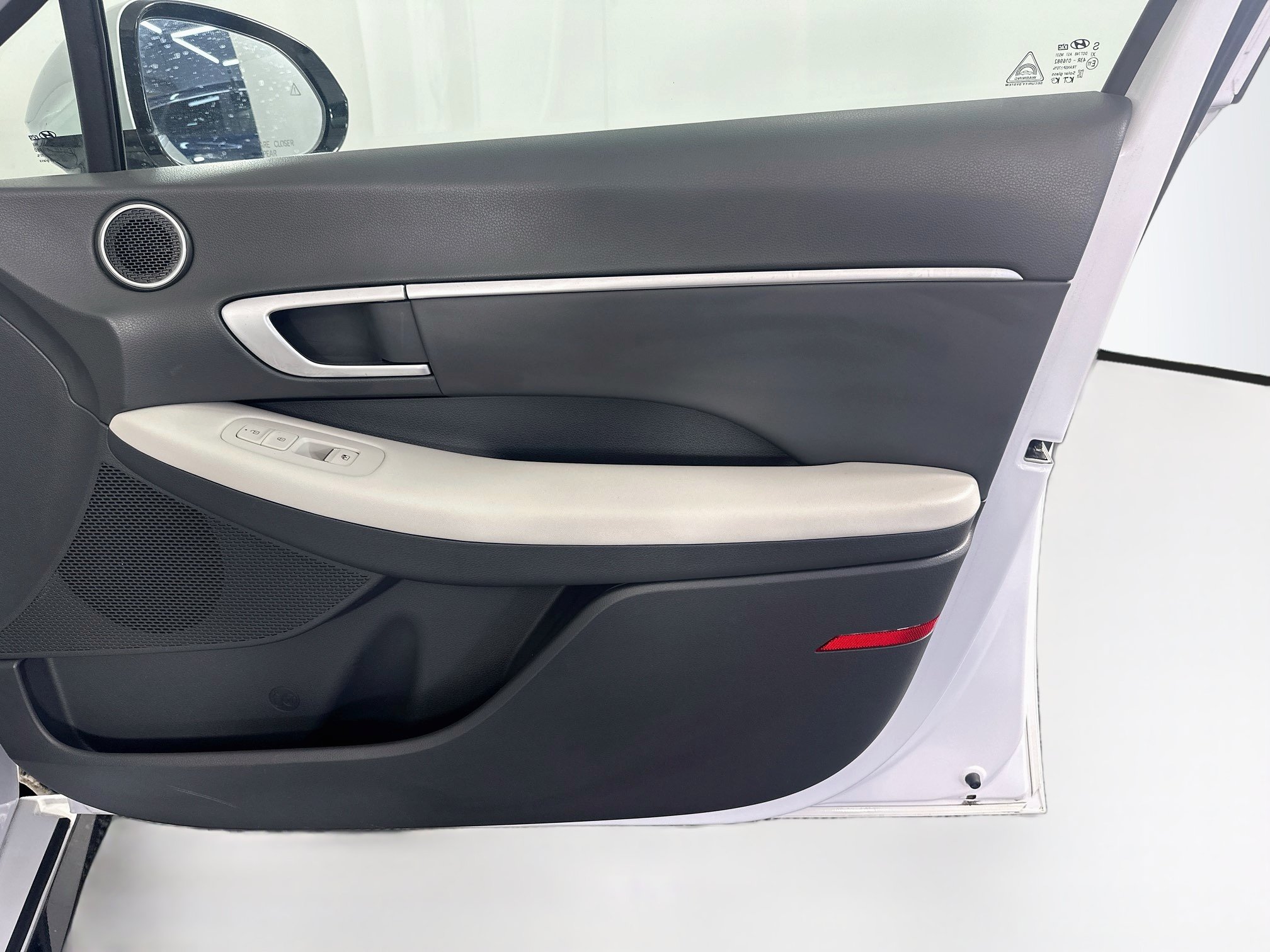 Used 2025 Hyundai Sonata SEL FWD image 31