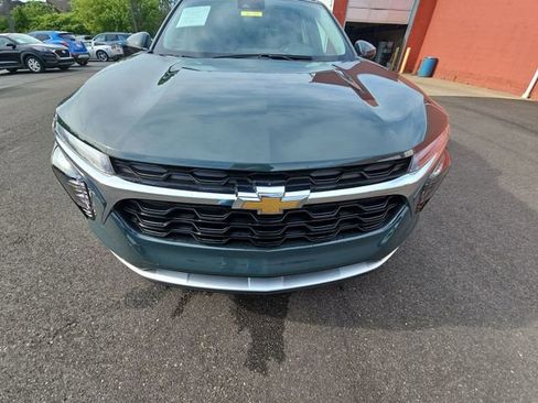 Used 2025 Chevrolet Trax LT w/ LT Convenience Package FWD image 31