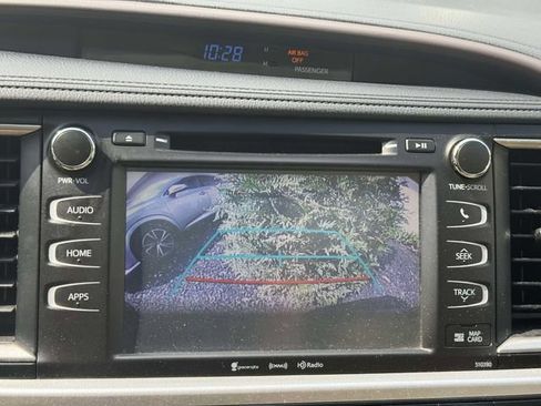 Used 2019 Toyota Highlander XLE AWD/4WD image 35