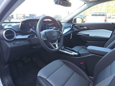 Used 2026 Chevrolet Trax LT w/ Driver Confidence Package FWD image 22