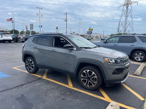 Used 2022 Jeep Compass Limited w/ Sun and Sound Group AWD/4WD image 2