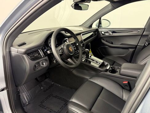 New 2026 Porsche Macan AWD/4WD image 4