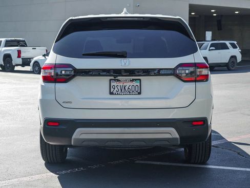Used 2025 Honda Pilot EX-L image 6