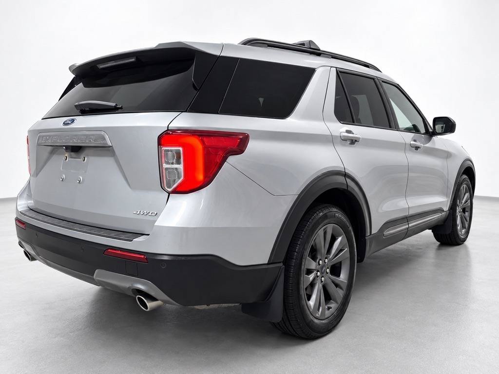 Used 2023 Ford Explorer XLT w/ Equipment Group 202A AWD/4WD image 3