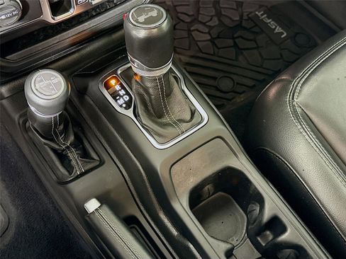 Used 2022 Jeep Wrangler Unlimited Sahara w/ Cold Weather Group image 11