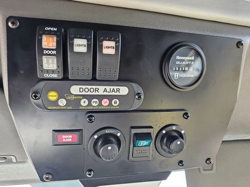 Used 2017 Ford F550 2WD Regular Cab Super Duty w/ XL Value Package image 12