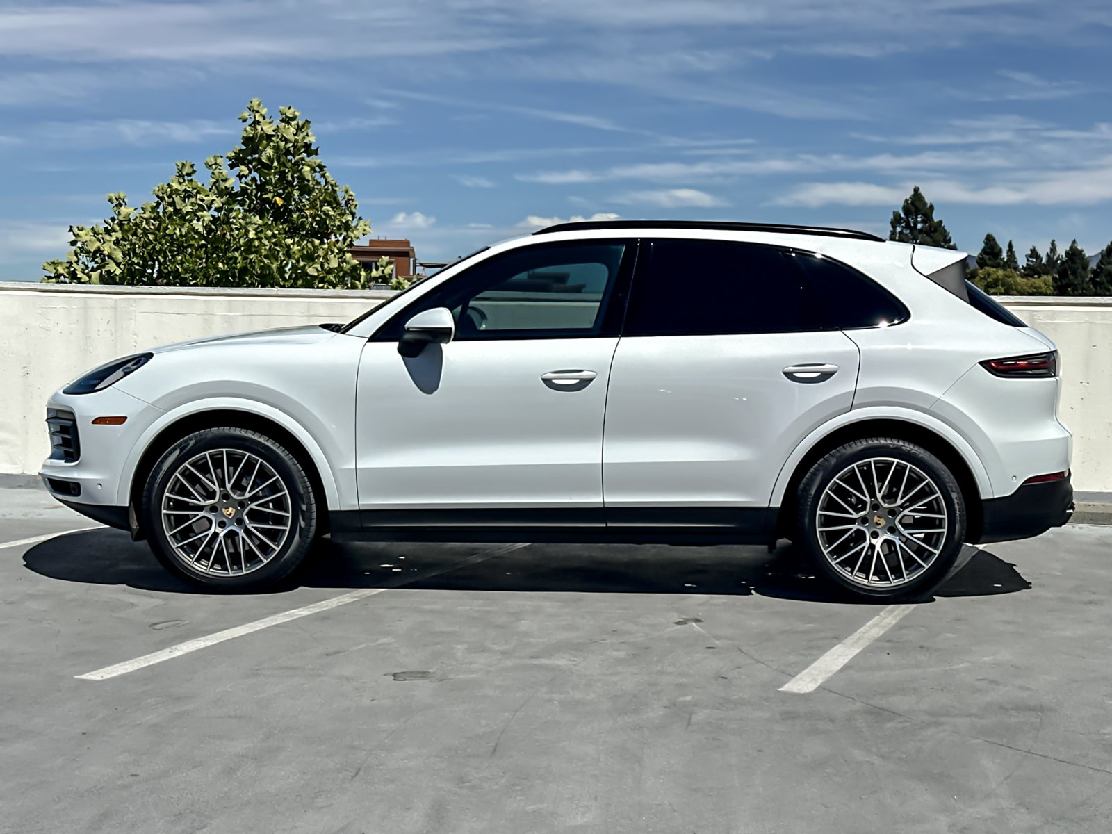 Used 2023 Porsche Cayenne Platinum Edition AWD/4WD image 3