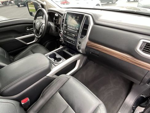 Used 2020 Nissan Titan SL w/ Moonroof Package image 17