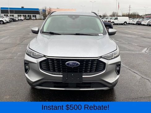 Used 2023 Ford Escape Platinum image 2