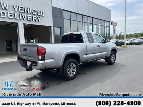 Used 2019 Toyota Tacoma SR5 AWD/4WD image 9