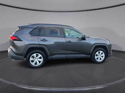 Used 2021 Toyota RAV4 LE FWD image 9