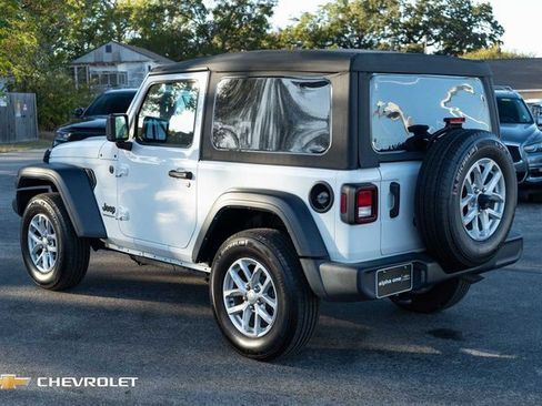 Used 2023 Jeep Wrangler Sport S image 9