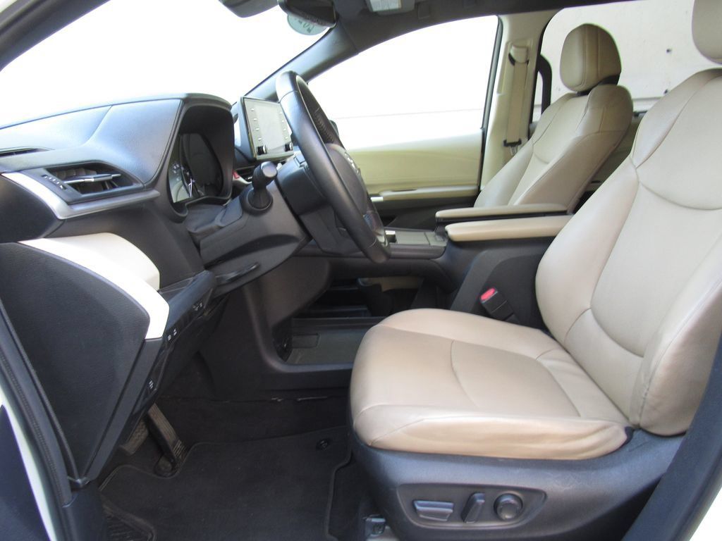Certified 2023 Toyota Sienna XLE w/ XLE Plus Package AWD/4WD image 11