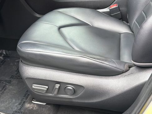 Used 2023 Toyota Highlander XLE AWD/4WD image 15