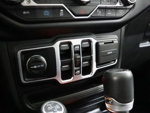 Used 2023 Jeep Wrangler Unlimited Sahara AWD/4WD image 30