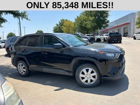 Used 2020 Toyota RAV4 LE FWD image 2