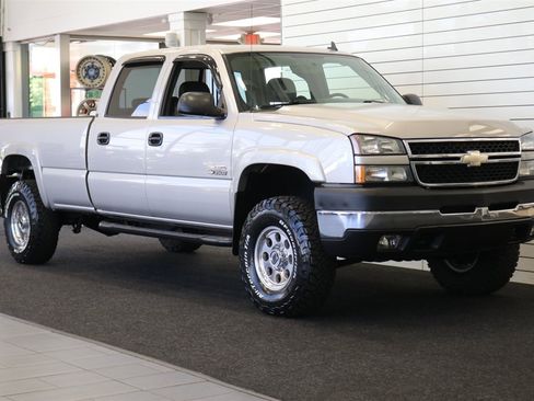 Used 2006 Chevrolet Silverado 3500 LT w/ Heavy-Duty Power Package AWD/4WD image 2