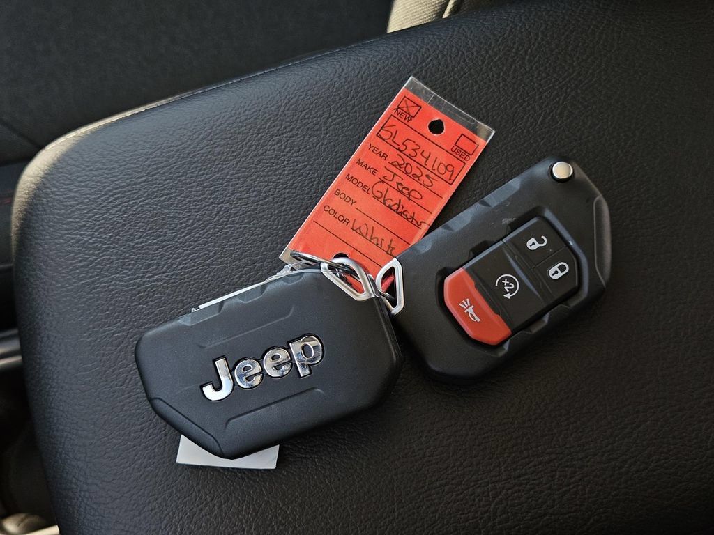 New 2025 Jeep Gladiator Rubicon w/ Convenience Group AWD/4WD image 27
