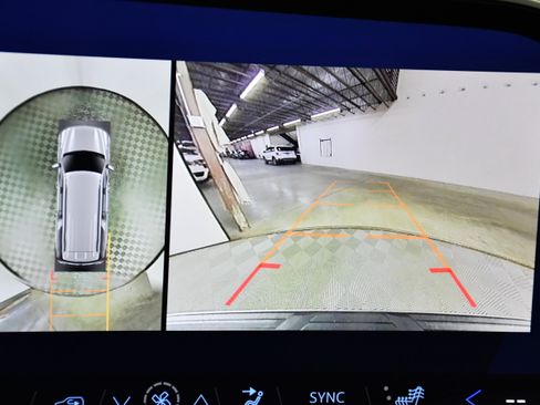 Used 2025 Chevrolet Suburban Z71 image 29