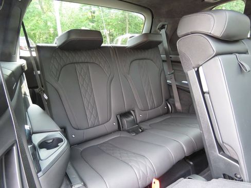 Used 2022 BMW X7 M50i w/ Dynamic Handling Package AWD/4WD image 17
