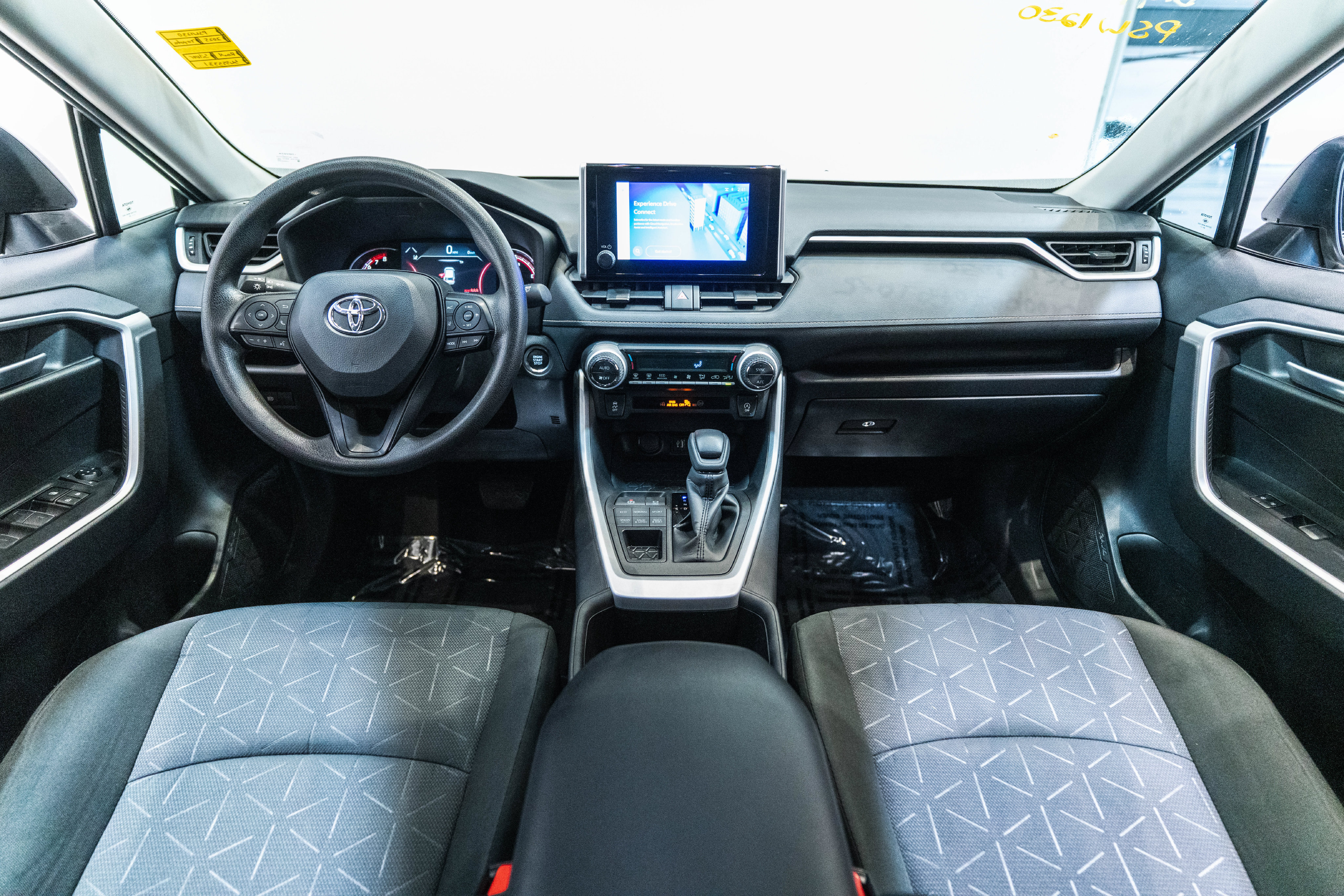 Used 2025 Toyota RAV4 XLE AWD/4WD image 13