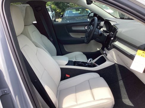 Used 2026 Volvo XC40 B5 Plus w/ Protection Package Premier image 21